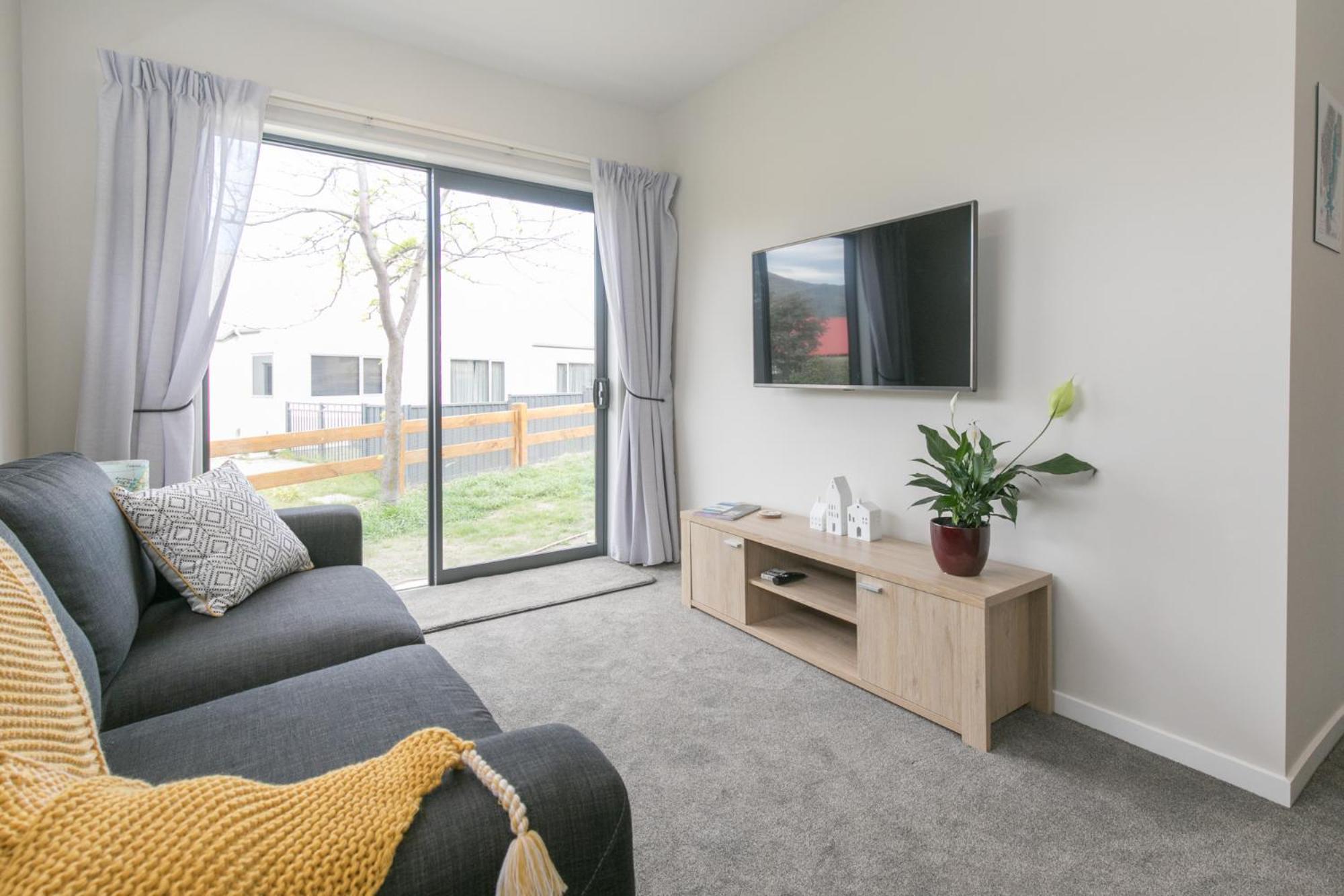 Mount Iron Apartment Wanaka Bagian luar foto