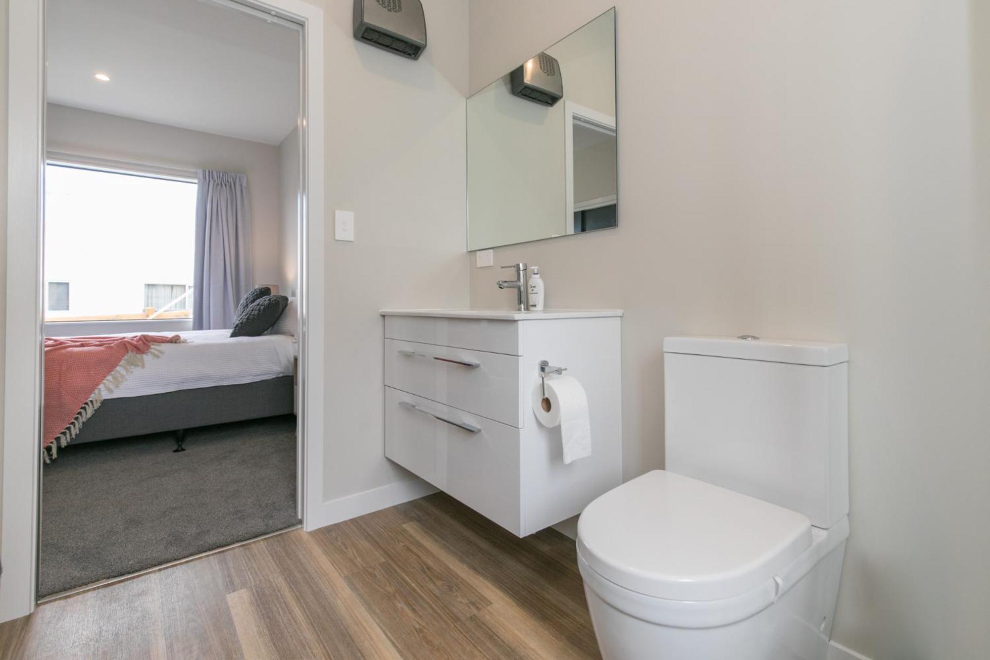 Mount Iron Apartment Wanaka Bagian luar foto